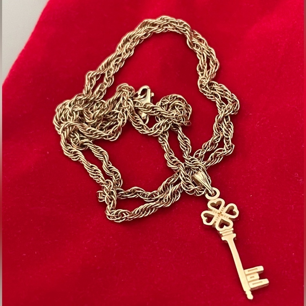 Gold Key Pendant Necyklace for Women - Classic Twisted Rope Chain